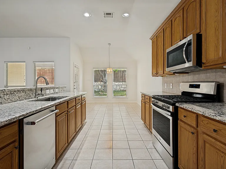 7816 Riverwalk Trl — Photo 11