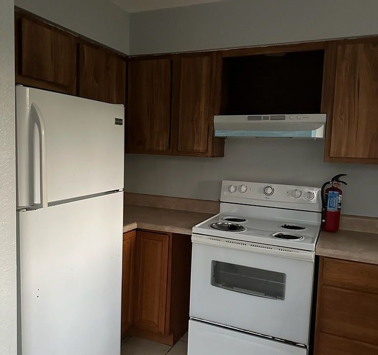 2nd image of 232 SE Lomond Ave #102