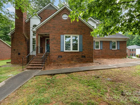 2000 Shannon Bridge Ln, Matthews, NC 28105