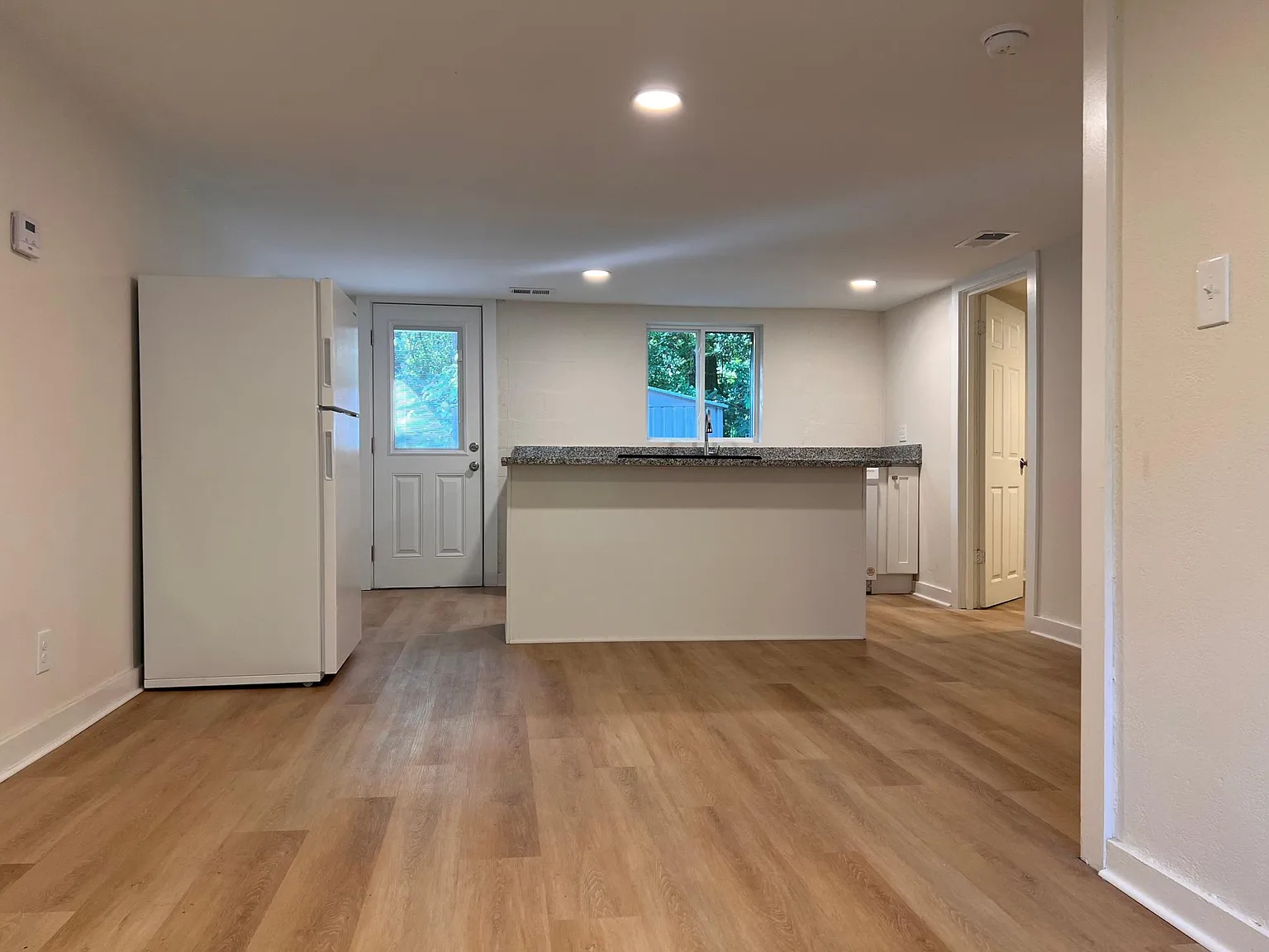 937 W Greenwood Ave — Photo 4