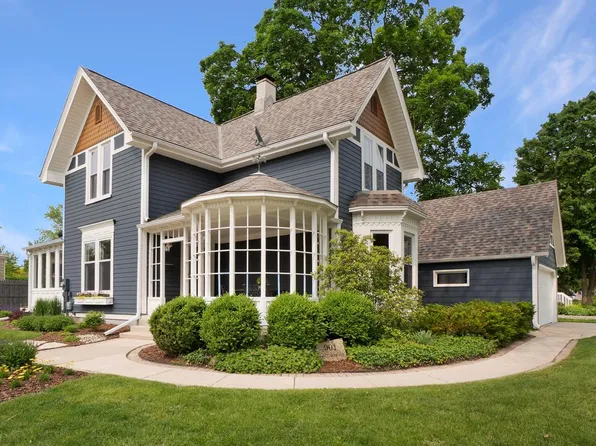 901 West Wisconsin AVENUE, Oconomowoc, WI 53066