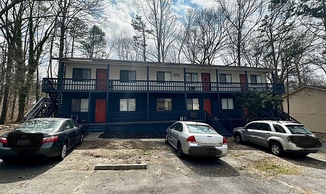 1st image of 818 Creekside Dr APT 3