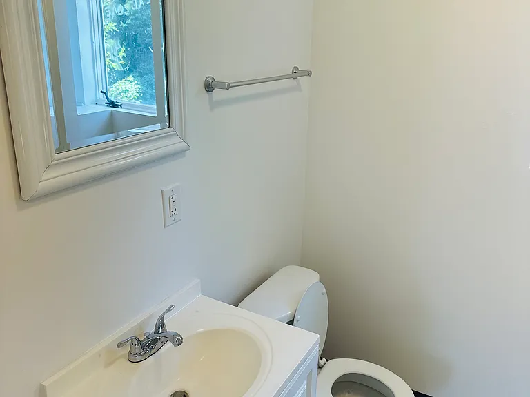 225 Laredo St — Photo 15