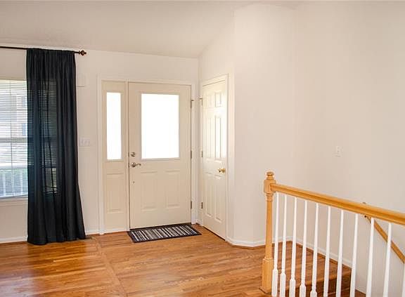 5th image of 901 Mayfair Dr