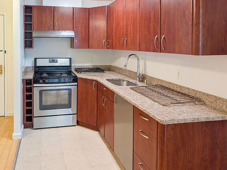 380 Neptune Ave #3B — Photo 3