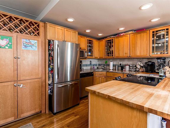 3rd image of 220 W Broadway APT 602