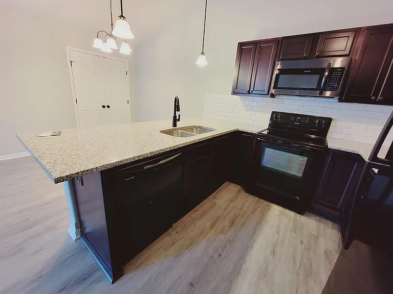 1318 N Curtis Ct — Photo 13