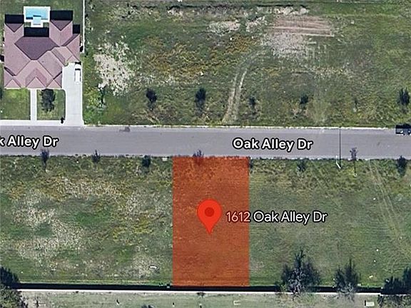 5th image of 1612 Oak Alley Dr