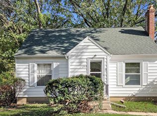 233 Derbyshire Rd, Waterloo, IA 50701