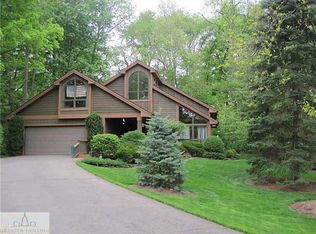 11411 Point Of Woods Dr, Grand Ledge, MI 48837
