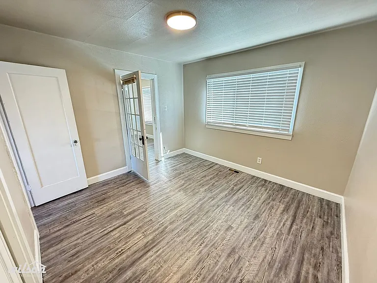 2605 W Lincoln Ave — Photo 7