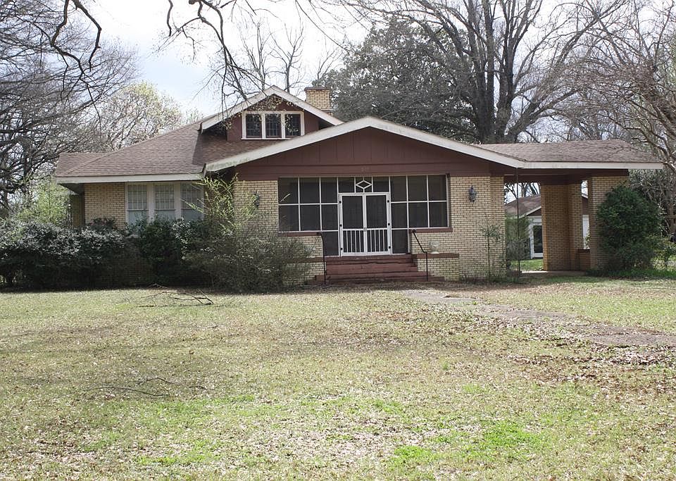 1st image of 207 E Oak Ave