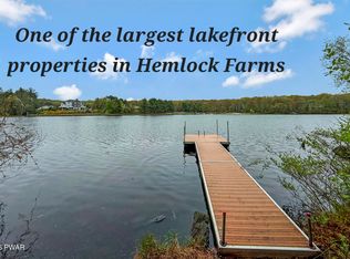 809 Blackbirch Ct, Hawley, PA 18428