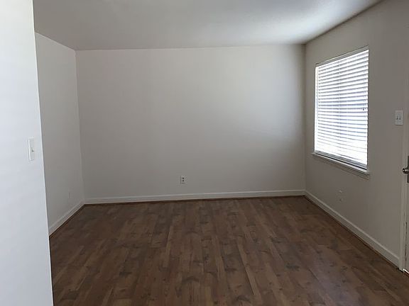2nd image of 601 Mimi Ln