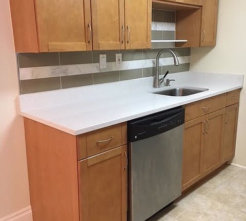 4th image of 5221 S Bayshore Blvd #20