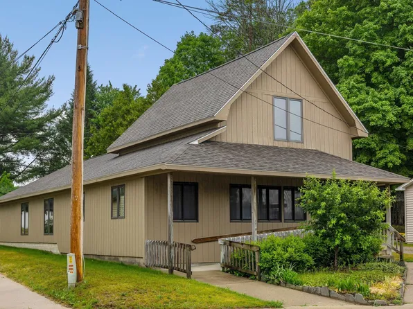 9093 S Kasson St, Cedar, MI 49621