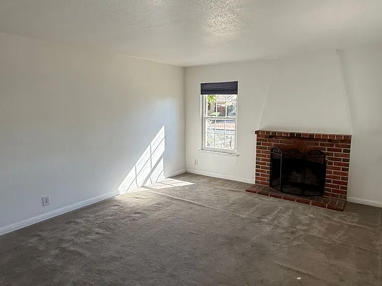 7389 Newcastle Ln — Photo 14