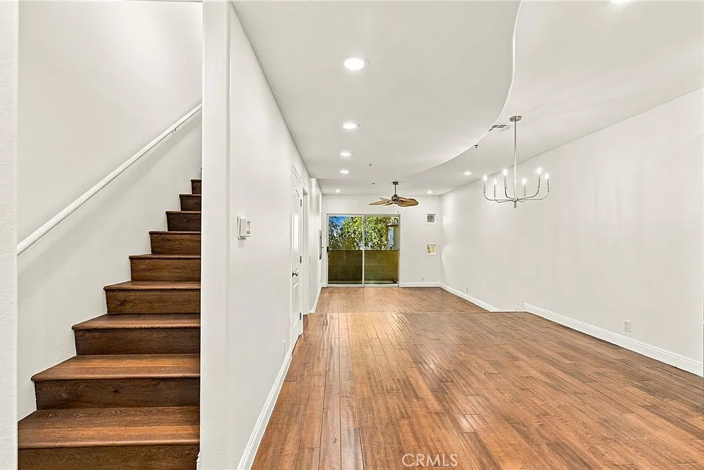 2 bed, 2.5 bath, 1322 sqft, $3,750 — Photo 3