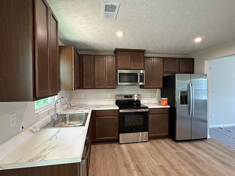 4103 Hemlock Ct — Photo 3