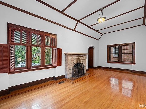 4th image of 3927 Childress Ave