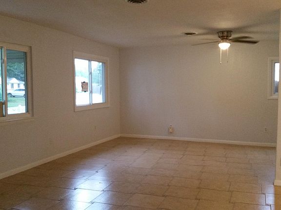 4th image of 228 Melinda Pl