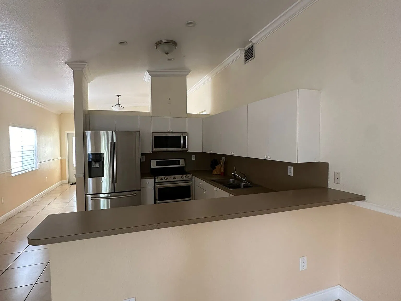 4 bed, 2.5 bath, 1590 sqft, $3,800 — Photo 1