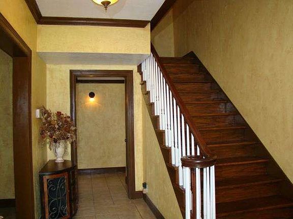 3rd image of 601 Central Dr