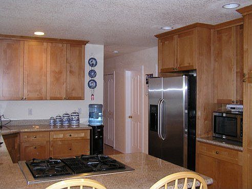 Kitchen w/upgraded appliances