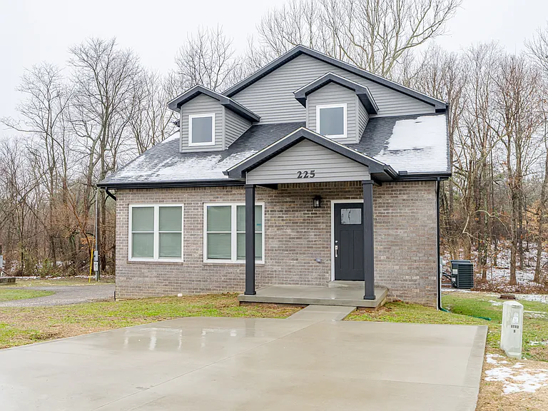 225 Southern Lake Dr — Photo 4