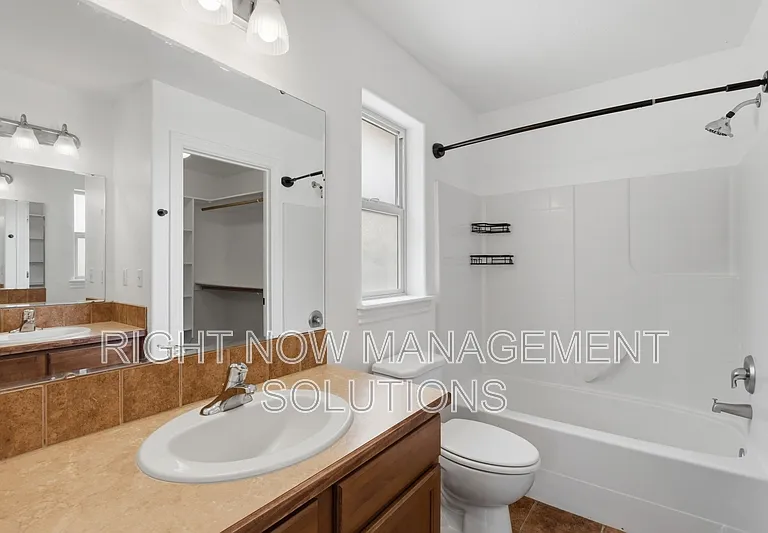 1295 N Blossom Ave — Photo 15