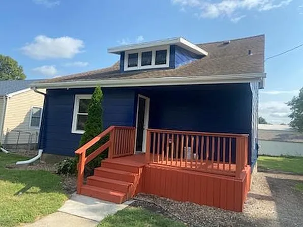 613 N 4th Ave E, Newton, IA 50208