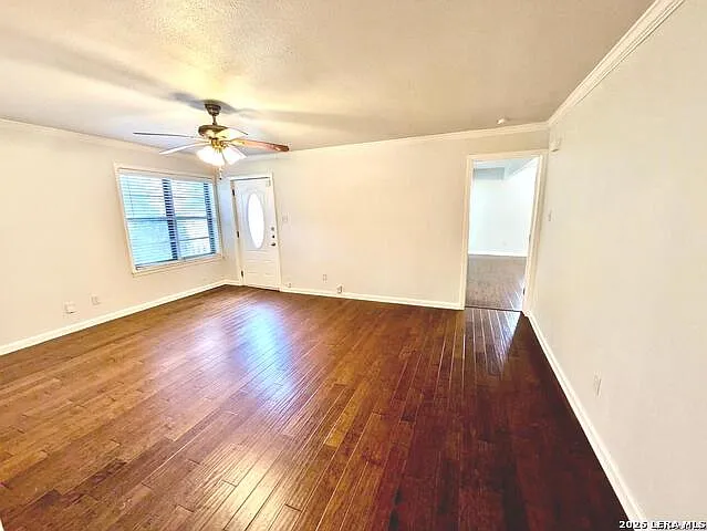 304 E Mistletoe Ave — Photo 2