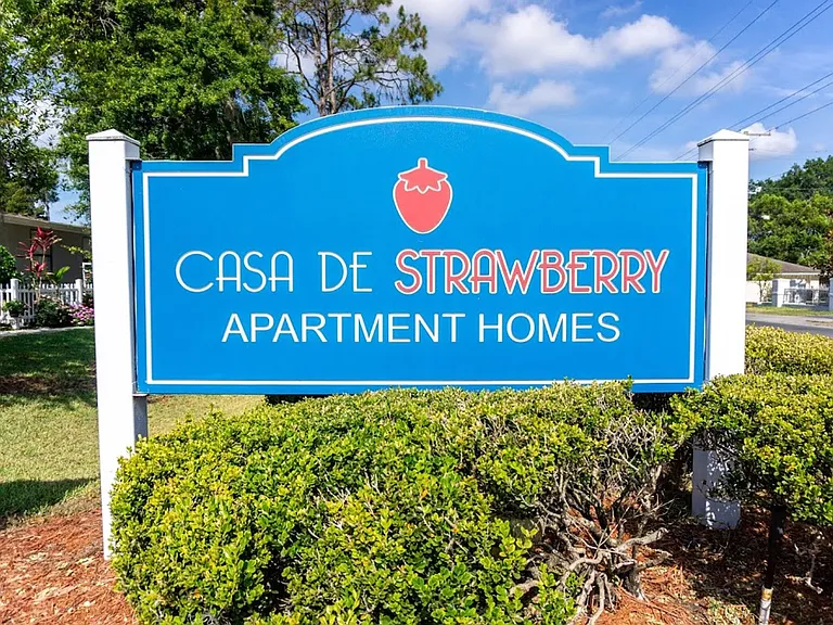 Strawberry Place Apartments — Photo 2