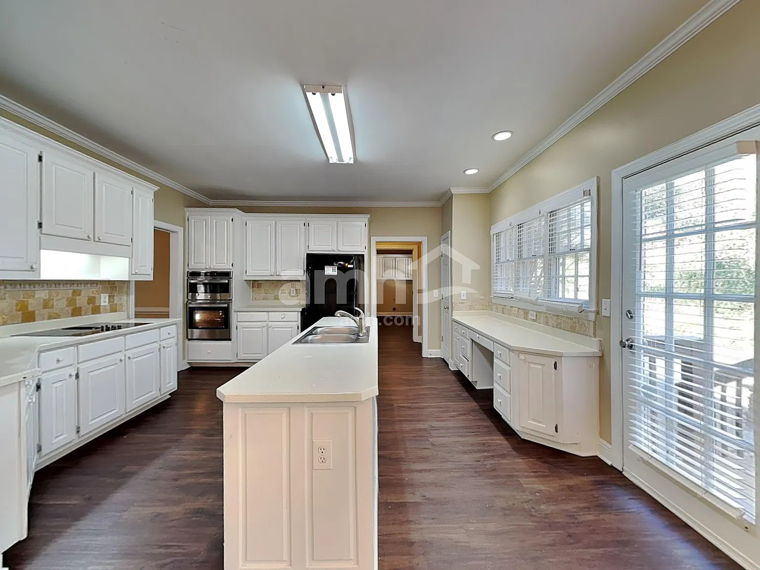 4 bed, 3.5 bath, 3490 sqft, $2,695 — Photo 3