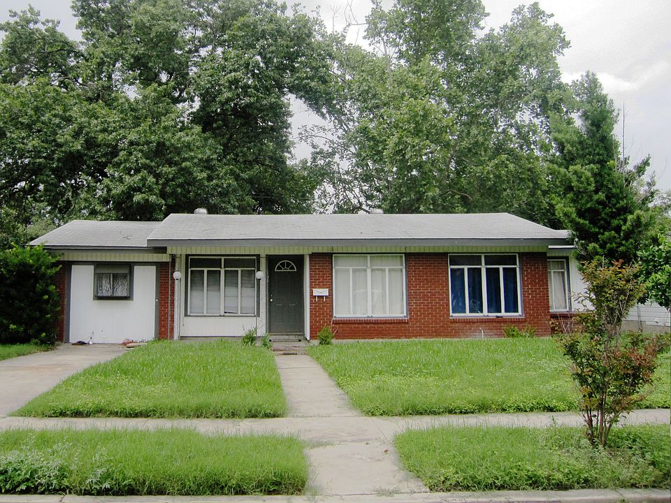 1st image of 527 Savannah Dr