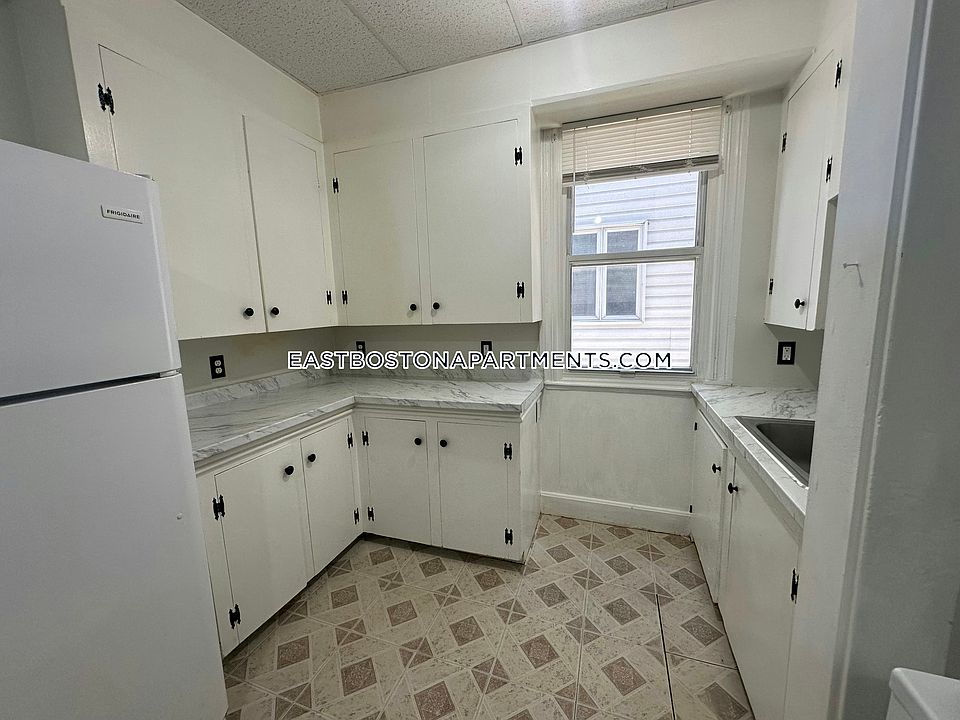 1st image of 104 Falcon St Floor 1