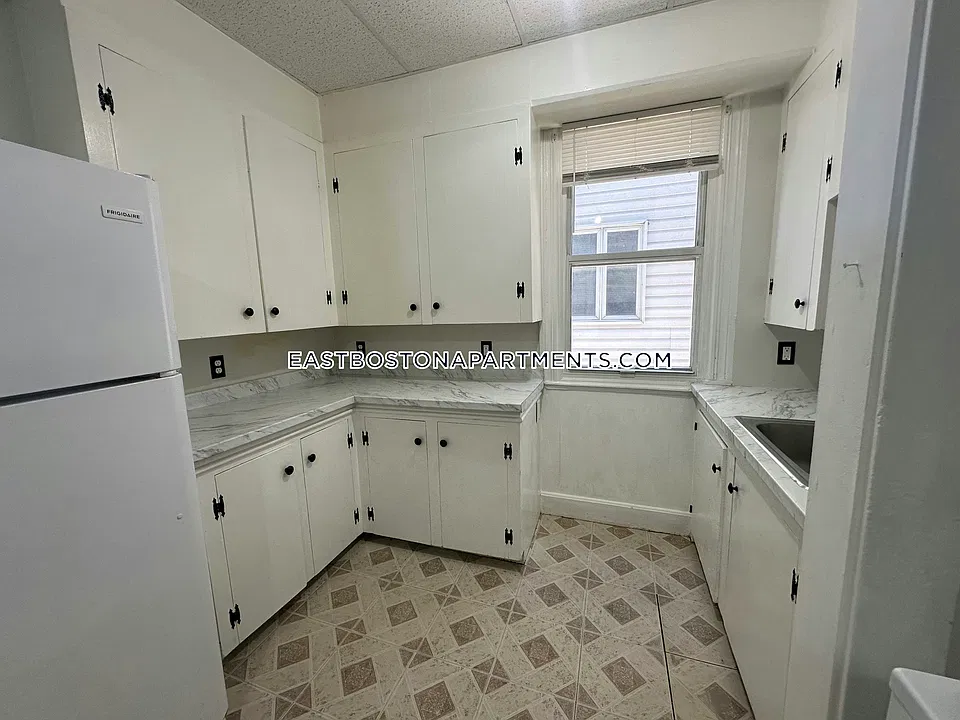 104 Falcon St #1