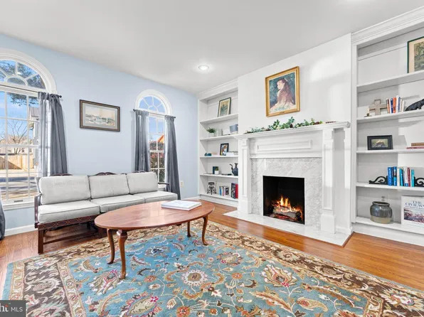 214 S Royal Ave, Front Royal, VA 22630