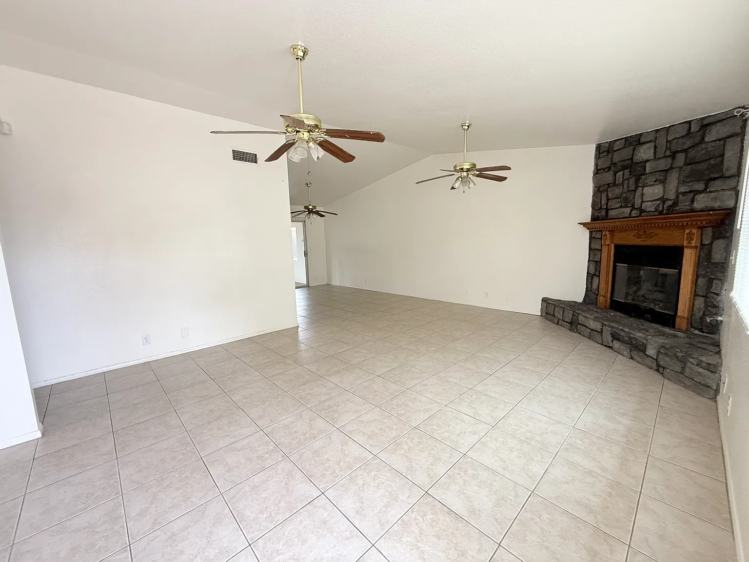 3 bed, 1400 sqft, $2,250 — Photo 1