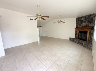 13357 Mohawk Rd APT B, Apple Valley, CA 92308