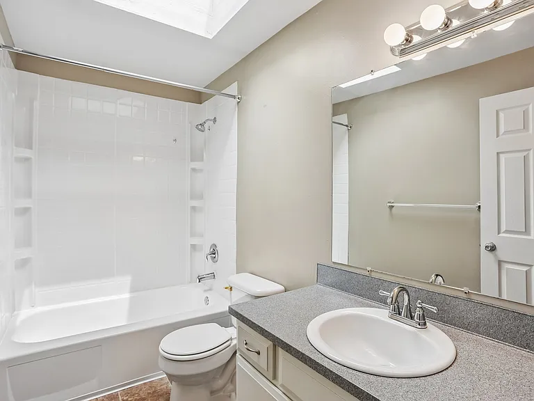 Verandas Apartments — Photo 11