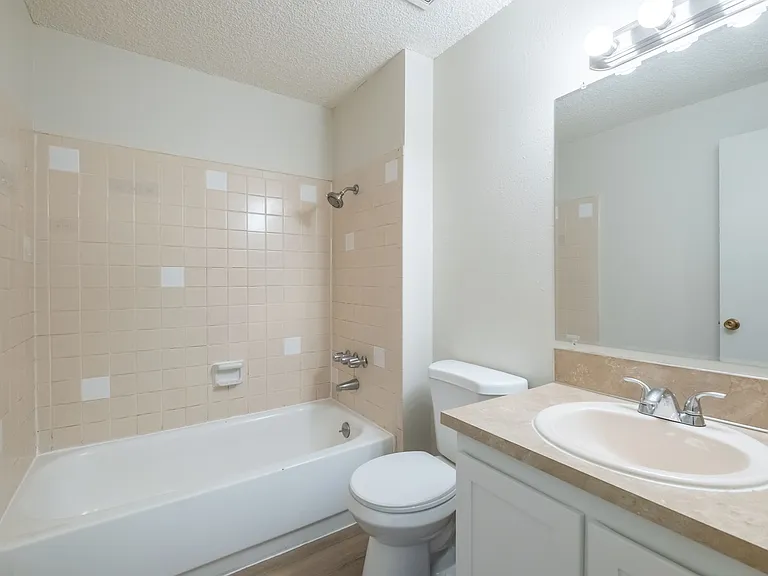 Tamara Manor — Photo 15