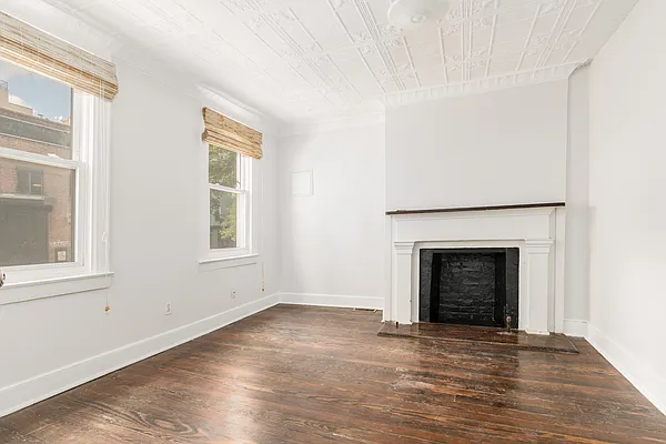 Rented by Dixon Advisory USA Inc. | media 21