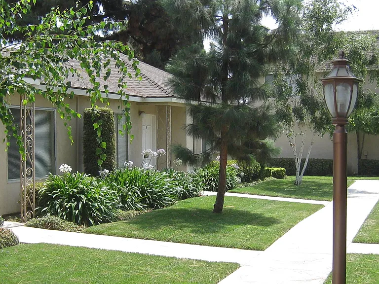Georgetown Manor Apartments — Photo 14