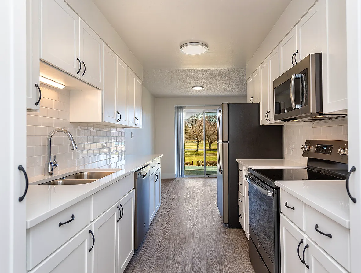 Parkview Apartments — Photo 1