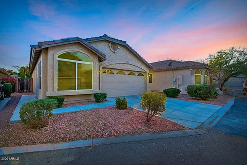 15703 N 33rd Pl Photo 1