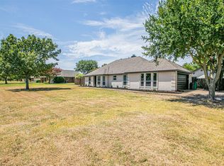 1208 N Sharpshire Dr, Waxahachie, TX 75165