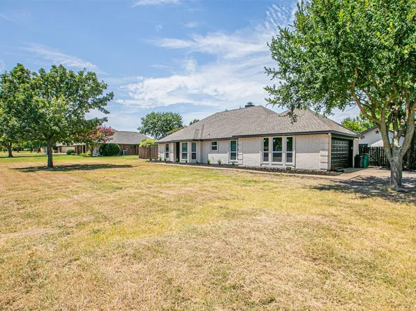 1208 N Sharpshire Dr, Waxahachie, TX 75165