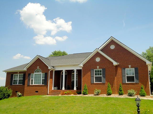 1st image of 221 Lillie Dr