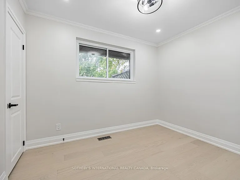222 Hammersmith Ct #UPPER — Photo 19